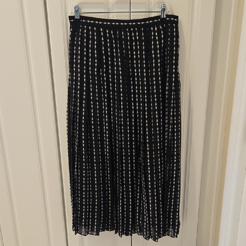 Ann Taylor Black and White Pleated Midi Skirt